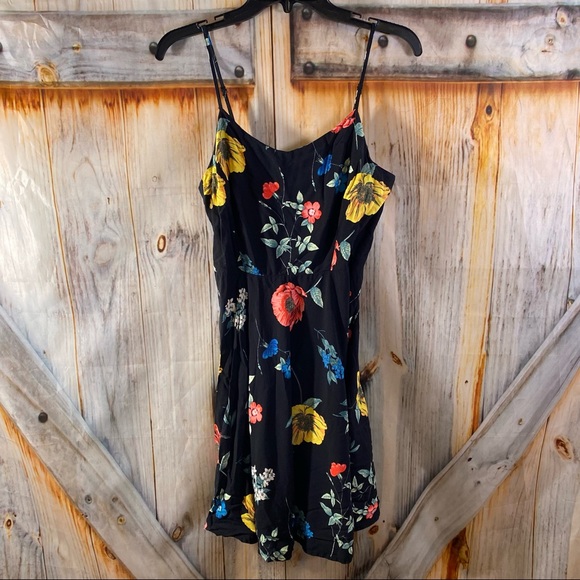 Old Navy Dresses & Skirts - EUC Old Navy Dress Strappy Fit & Flare Under Arm Zipper Slight Stretch Floral M
